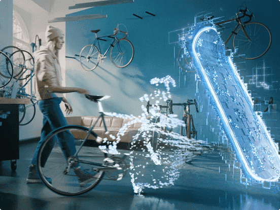 Ausschnitt einer Szene aus dem Werbespot. Ein Fahrrad wird in ein Portal gesogen.