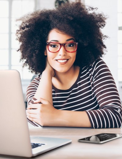 Woman in front of a Laptop
